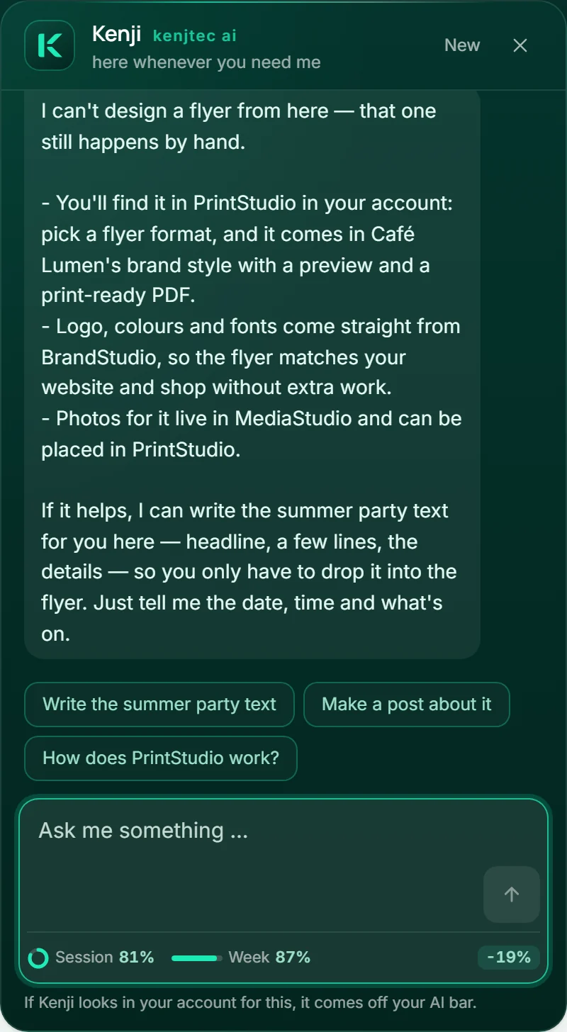 Svaret fra Kenji på Anas anmodning „Design en flyer til sommerfesten“: Han siger, at han endnu ikke selv designer flyere herfra, og viser vejen til PrintStudio.