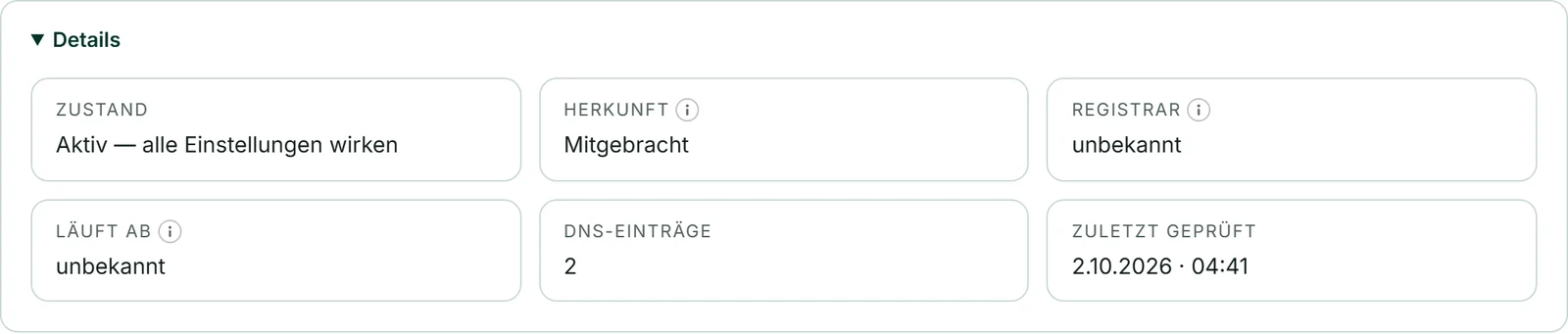 Die aufgeklappten „Details“ einer mitgebrachten Domain von Café Lumen: Herkunft „Mitgebracht“, dazu „Registrar“ und „Läuft ab“ — nennt das öffentliche Register sie nicht, steht dort „unbekannt“.