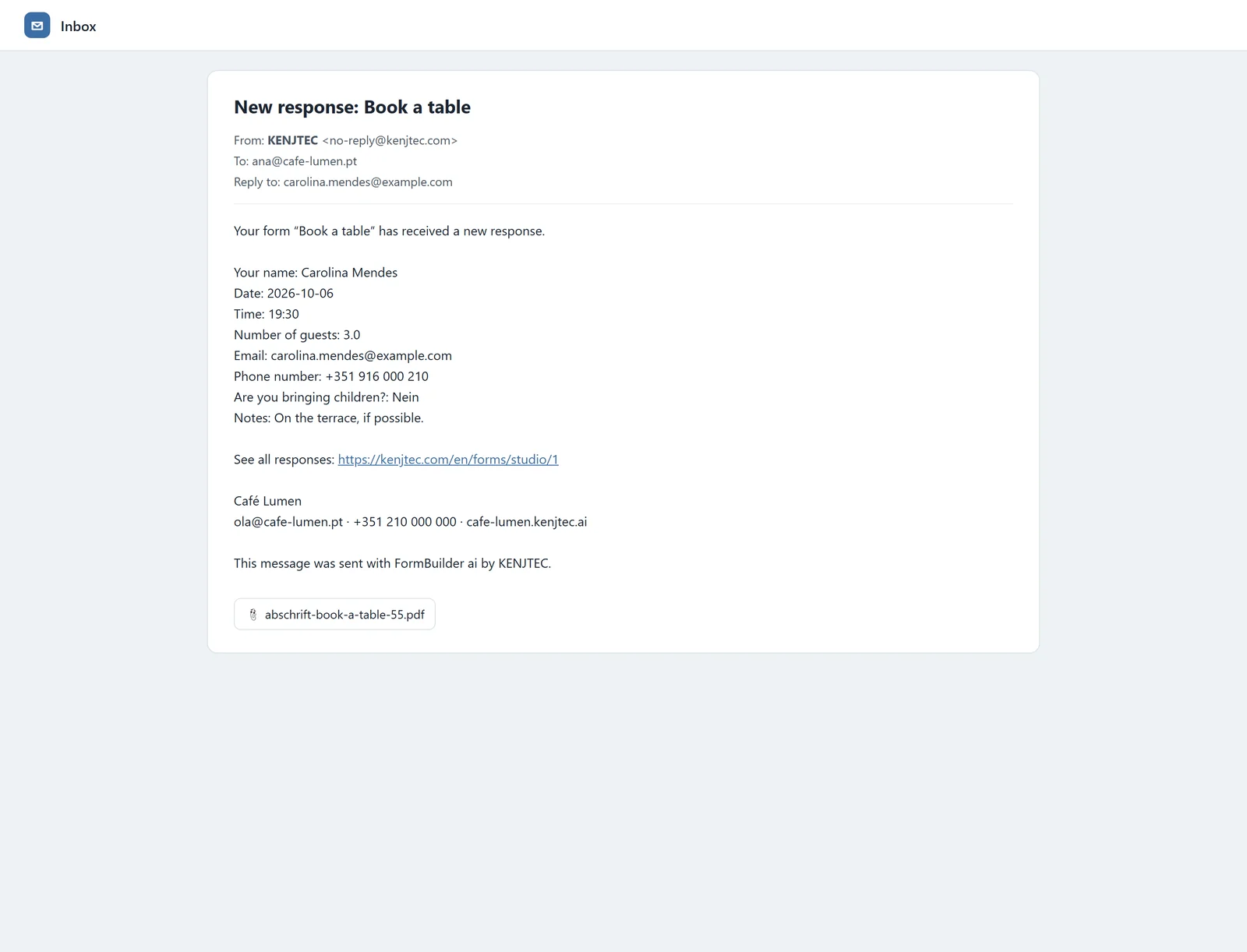 La notification « Nouvelle réponse : Réserver une table » dans la boîte de réception d'Ana, avec les réponses de l'invité et la copie PDF jointe.