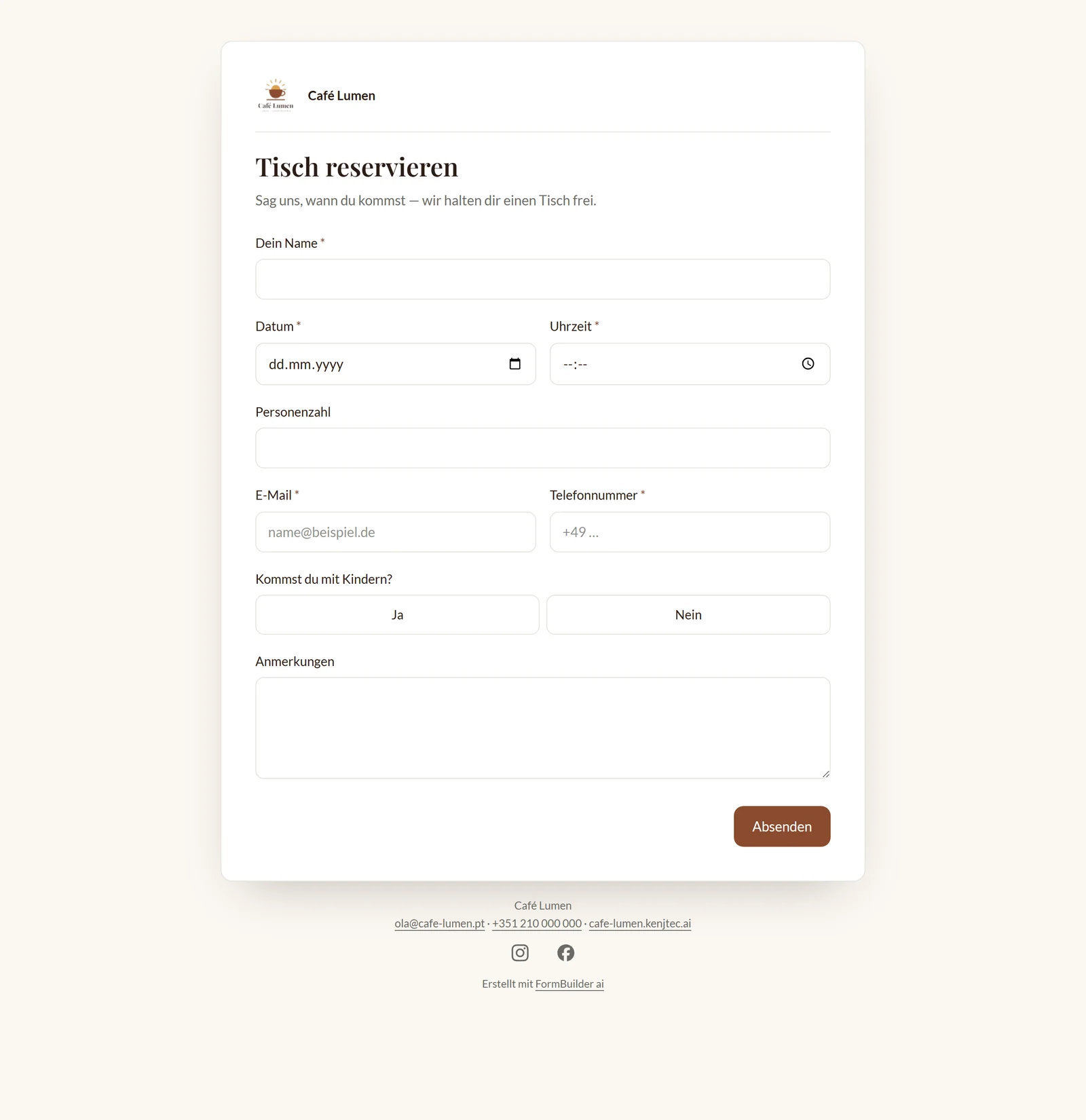 Die Ausfüllseite „Tisch reservieren“ mit dem Logo von Café Lumen über dem Titel und der Fußzeile mit Firmenname, E-Mail, Telefon und dem Zeichen für Instagram.