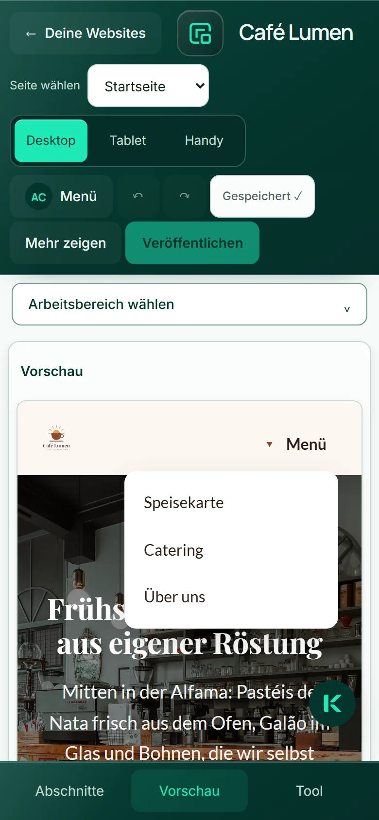 Derselbe Editor auf dem Handy: oben „Arbeitsbereich wählen“ und „Mehr zeigen“, unten die Leiste „Abschnitte · Vorschau · Tool“ mit der Seite von Café Lumen dazwischen.
