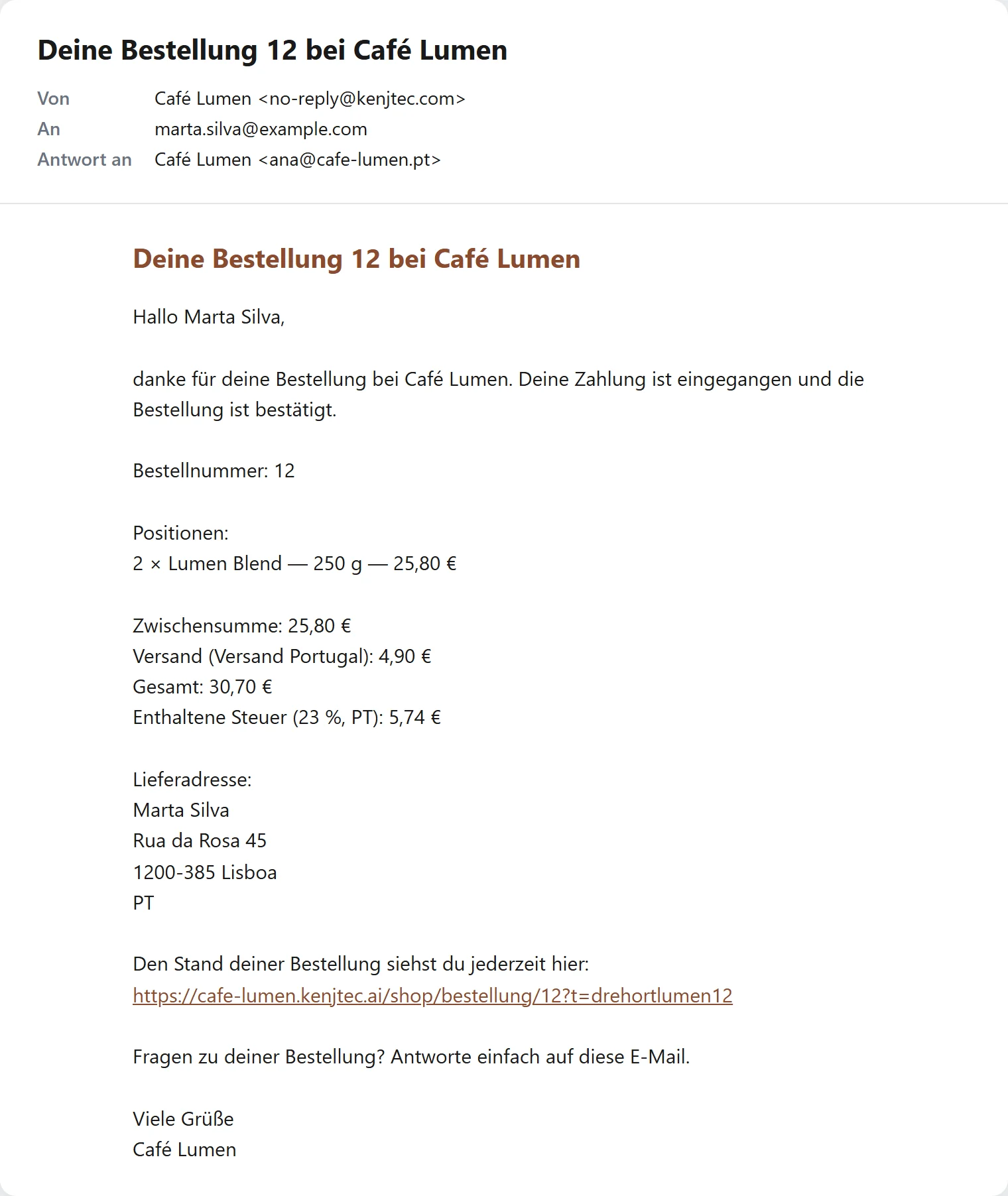 Die Bestätigungsmail von Café Lumen in der Leseansicht: Betreff „Deine Bestellung 12 bei Café Lumen“, Überschrift in der Akzentfarbe, Positionen, Summe, Lieferadresse und der Link zur Bestellung.