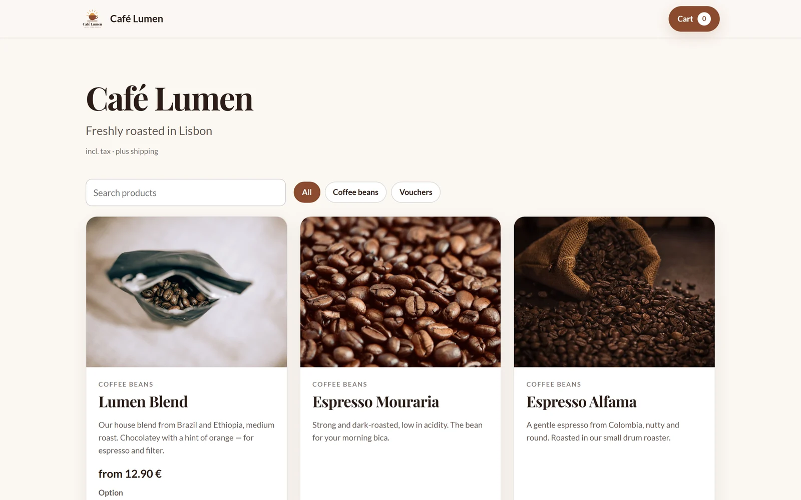 صفحة الشراء في Café Lumen: تحت اسم المتجر ملاحظة حول الضريبة والشحن، وتحتها بطاقات المنتجات بأسعارها.