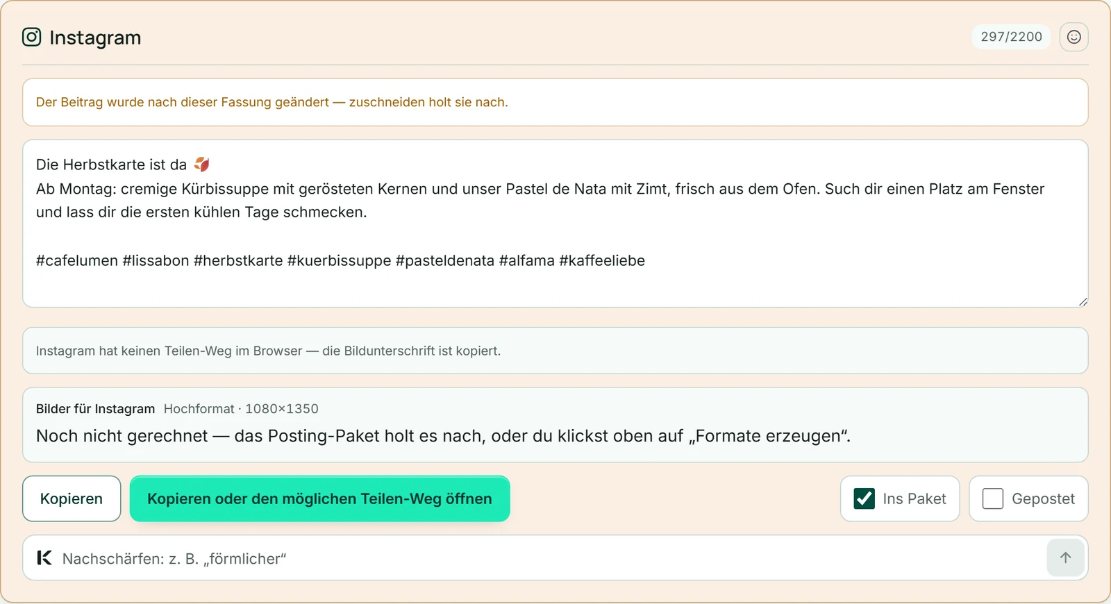 Die Instagram-Fassung der Herbstkarte auf farbiger Karte mit dem Hinweis „Der Beitrag wurde nach dieser Fassung geändert — zuschneiden holt sie nach.“