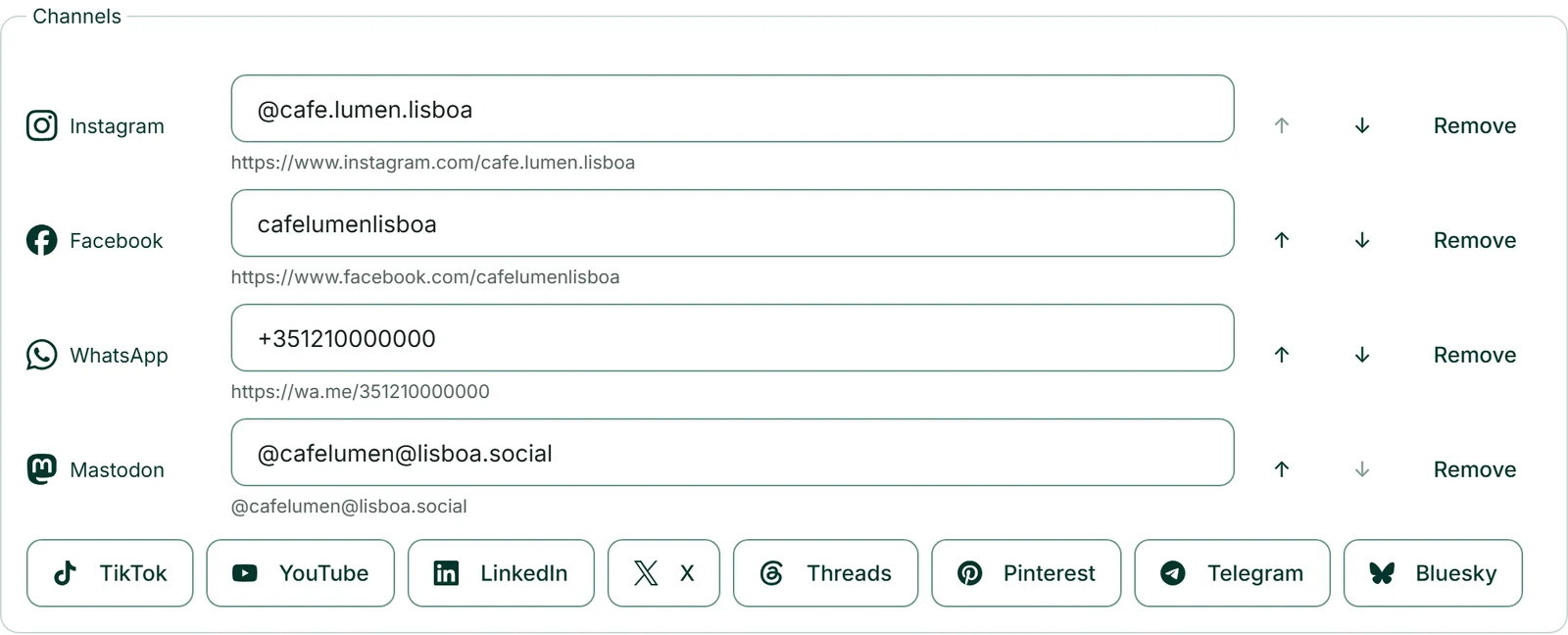Café Lumen’s channel list with Instagram @cafe.lumen.lisboa, Facebook, WhatsApp with its country code and Mastodon in the full form, and under each field the address worked out from it.