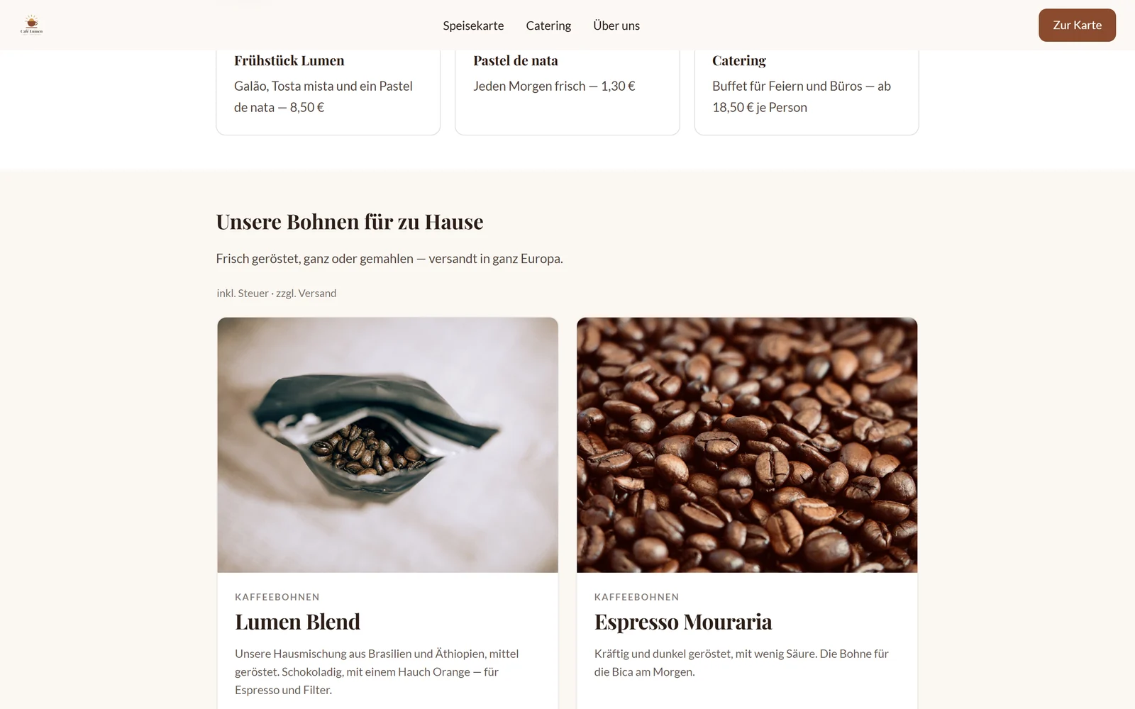 Der Abschnitt „Preise“ von Café Lumen mit Info-Karten für Frühstück und Catering, darunter der eingebettete Laden mit Kaffeebohnen.